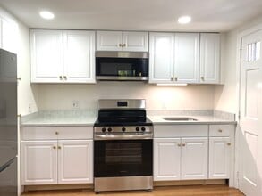197 W Wyoming Ave in Melrose, MA - Foto de edificio - Building Photo