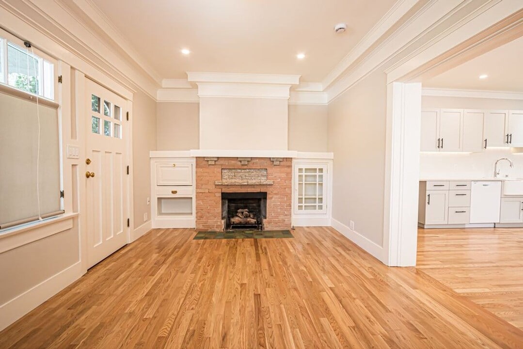2009 N Bronson Ave in Los Angeles, CA - Building Photo