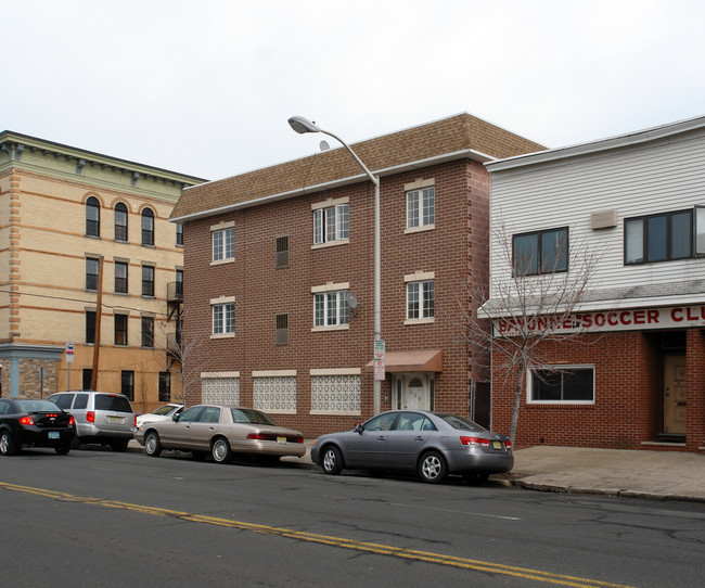 430 Avenue C in Bayonne, NJ - Building Photo - Building Photo