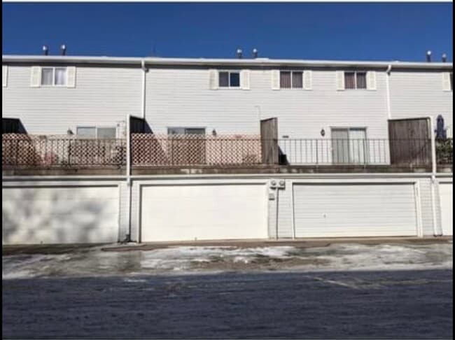 6387 15th St N in Oakdale, MN - Foto de edificio - Building Photo