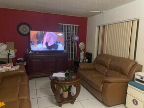 505 NW 72nd Ave in Miami, FL - Building Photo - Building Photo