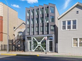 2012 W Grand Ave, Unit 2F in Chicago, IL - Building Photo