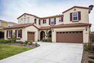 5695 Saratoga Cir