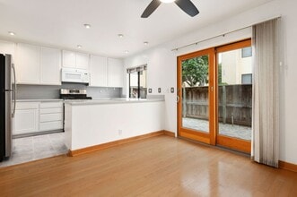 130 W Alamar Ave in Santa Barbara, CA - Building Photo - Building Photo