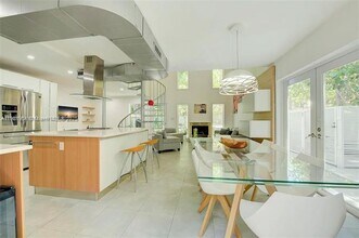 3176 Mary St in Miami, FL - Building Photo - Building Photo