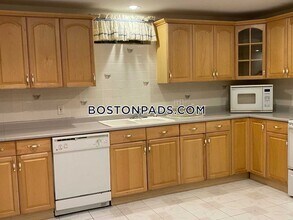 5 Battle Flagg Rd, Unit B in Bedford, MA - Building Photo - Building Photo