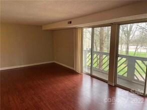 9520 Shannon Green Dr in Charlotte, NC - Building Photo - Building Photo