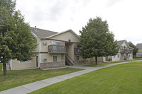 Lakeview Apartments in Tooele, UT - Foto de edificio - Building Photo