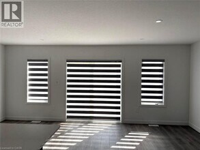 7 Pin Oak Cmn in Cambridge, ON - Building Photo - Building Photo