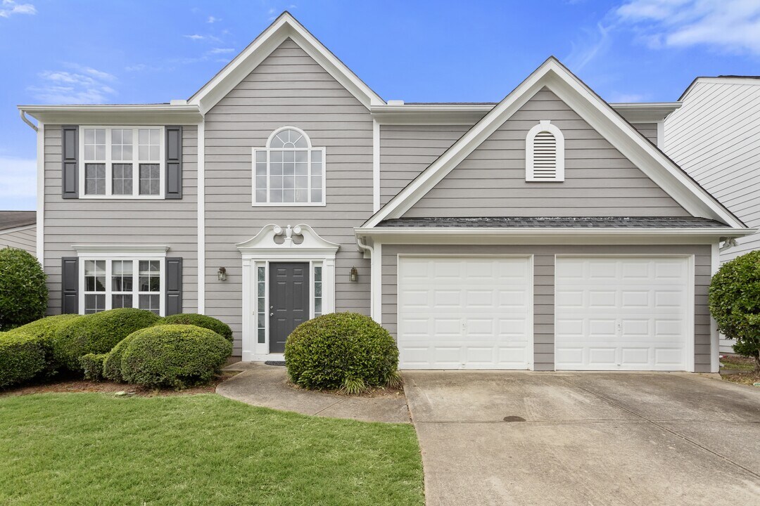 2325 Winthrope Way Dr in Alpharetta, GA - Building Photo