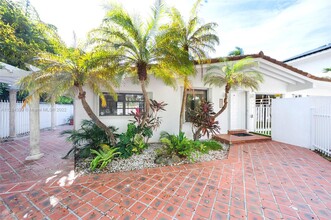 230 Cranwood Dr in Key Biscayne, FL - Building Photo - Building Photo