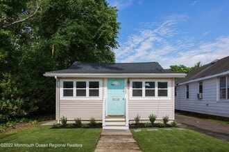 1233 Oakwood Rd in Belmar, NJ - Building Photo - Building Photo
