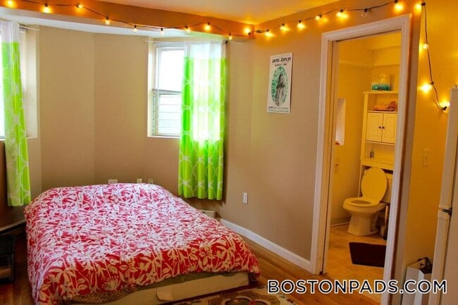 879 Beacon St in Boston, MA - Building Photo - Building Photo