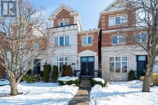 3296 Flagstone Dr in Mississauga, ON - Building Photo