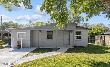 10588 Airport Terrace Dr in Jacksonville, FL - Building Photo - Building Photo