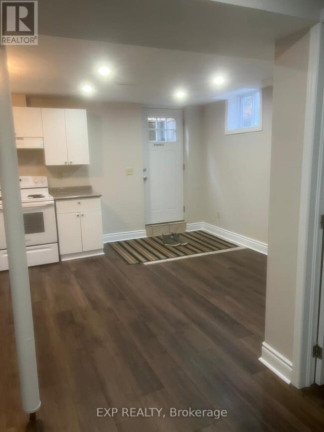 14 Griffiths Dr in Ajax, ON - Building Photo - Building Photo