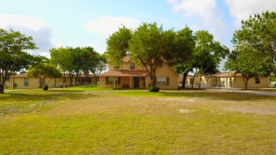 1104 Country Ln in Marion, TX - Building Photo - Building Photo