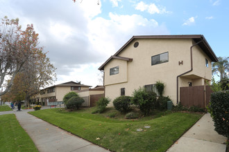 Western Garden Apartments in Santa Maria, CA - Building Photo - Building Photo