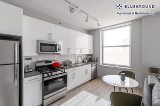 330 S Wells St in Chicago, IL - Building Photo - Building Photo