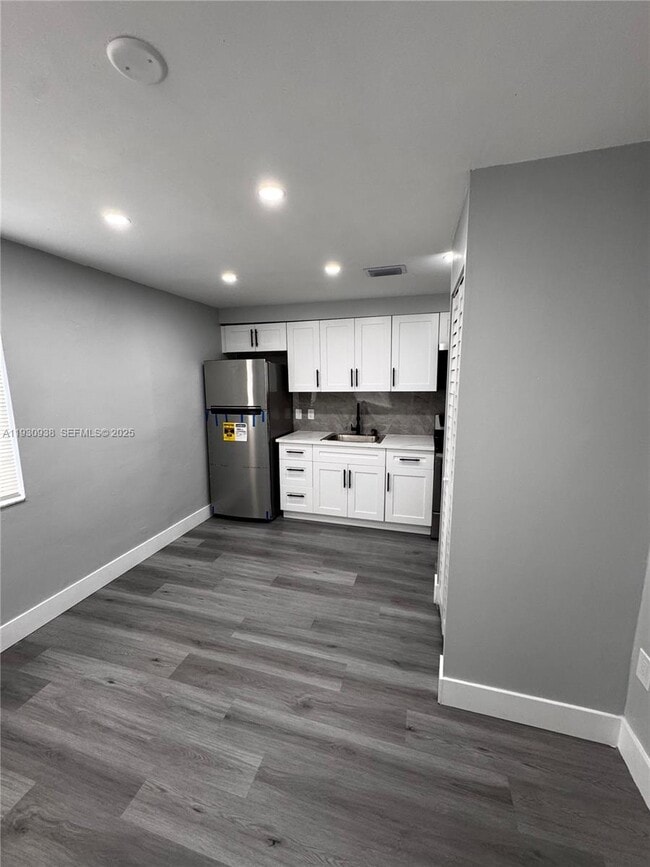 3033 NW 32nd St in Miami, FL - Building Photo - Building Photo