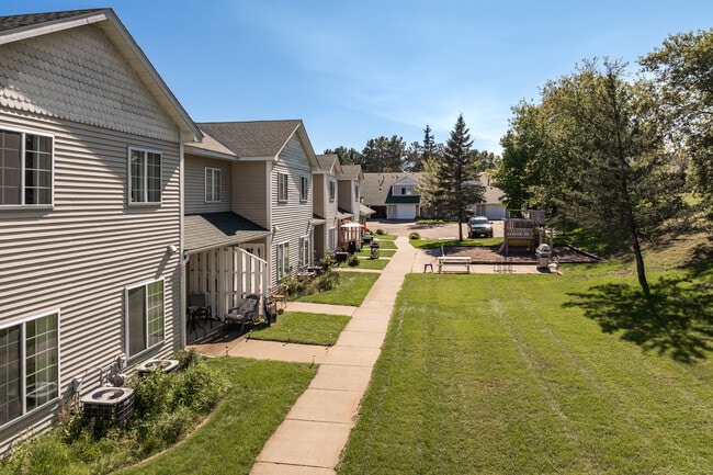Settlers Ridge Townhomes in Cloquet, MN - Building Photo - Building Photo