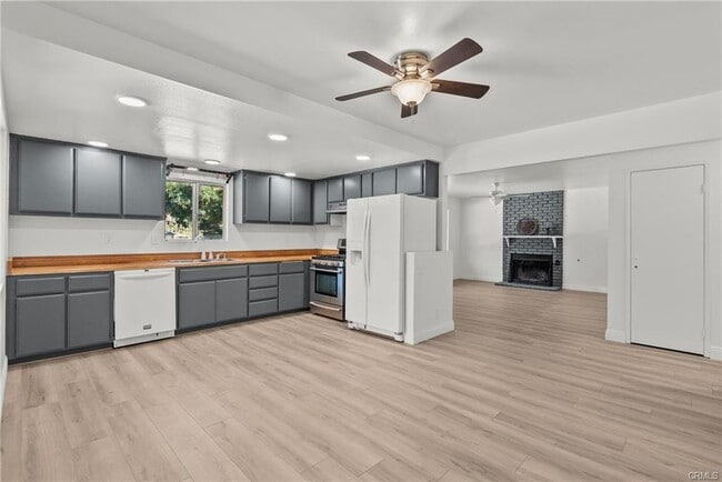 property at 40220 Cll El Clavelito