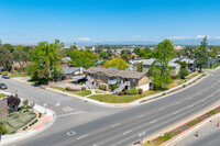 2400 Bay St in Bakersfield, CA - Foto de edificio - Building Photo