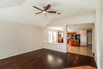 110 Comanche Trail in Krum, TX - Building Photo - Building Photo