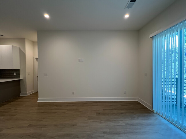 Room in Condo on Custer Ave SE in Atlanta, GA - Building Photo - Building Photo