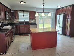435 S Courtenay Pkwy in Merritt Island, FL - Building Photo - Building Photo