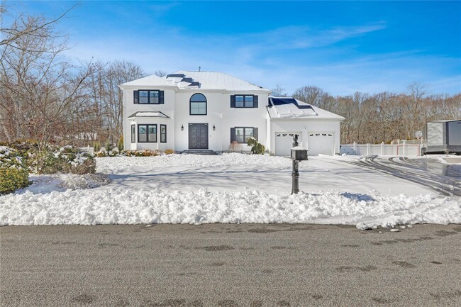 20 Chateau Dr in Manorville, NY - Building Photo - Building Photo