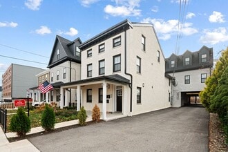 6832 Ridge Ave in Philadelphia, PA - Building Photo - Building Photo