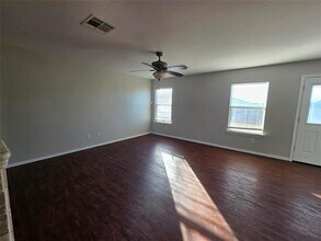 203 Wiley St in Hutto, TX - Building Photo - Building Photo