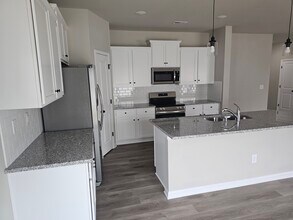 4220 Stoneygreen Ln in Charlotte, NC - Building Photo - Building Photo