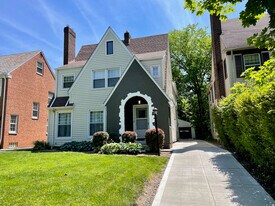 3559 Gridley Rd, Unit Gridley 2nd Floor in Shaker Heights, OH - Building Photo