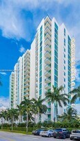 7930 East Dr in North Bay Village, FL - Building Photo