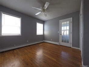 657 N Delaware Ave in Lindenhurst, NY - Building Photo - Building Photo