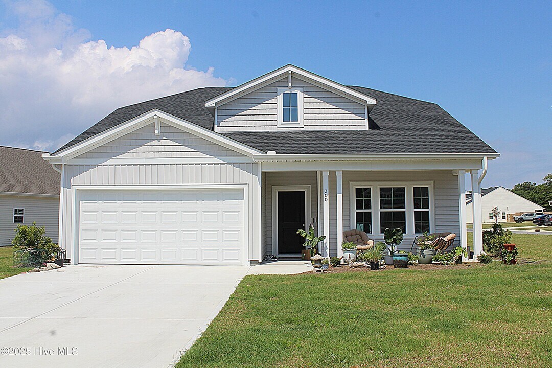 300 Ruby Baird Dr in Sneads Ferry, NC - Building Photo