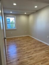 15 Summer St, Unit Side in Easthampton, MA - Building Photo - Building Photo