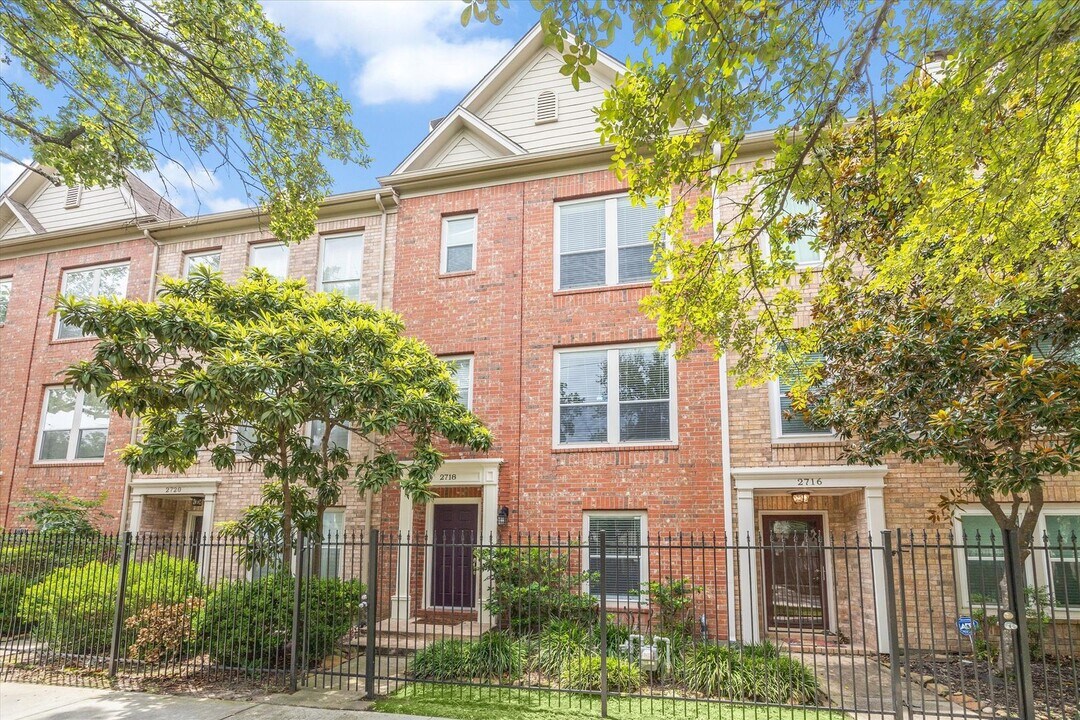 2718 Crawford St in Houston, TX - Foto de edificio