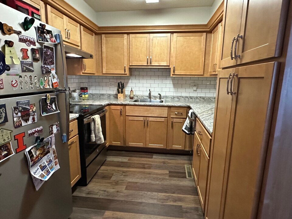 710 E Main St in Mahomet, IL - Foto de edificio