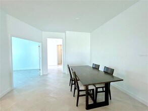 8225 Shr Lk Dr in Englewood, FL - Building Photo - Building Photo