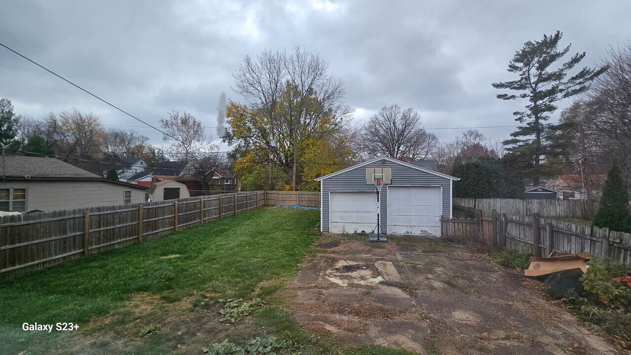 1611 W Park Ave in Champaign, IL - Building Photo