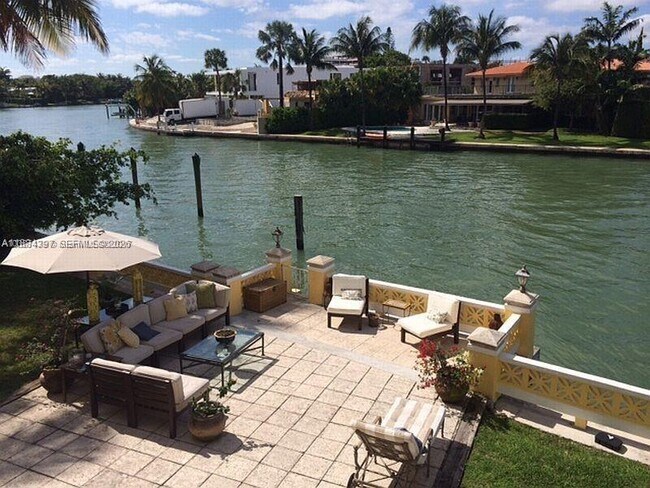 4812 Pine Tree Dr in Miami Beach, FL - Building Photo - Building Photo