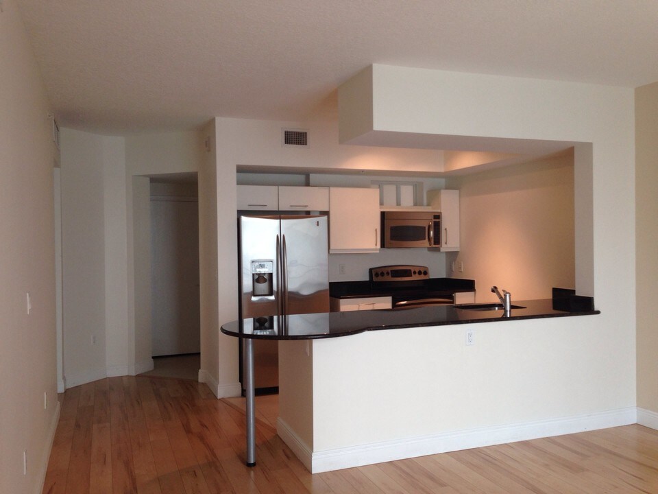 7275 SW 90th Way in Kendall, FL - Building Photo