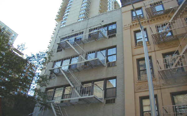 174 E 82nd St in New York, NY - Building Photo