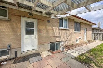 447 Cunningham Ave in Oshawa, ON - Building Photo - Building Photo