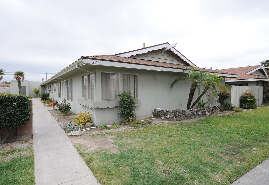 La Palma Apartments in Anaheim, CA - Building Photo