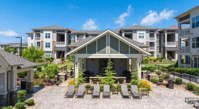 15155 Ollie Dr in Charlotte, NC - Foto de edificio - Building Photo