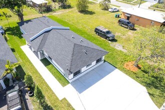 22300 SW 117th Ave in Miami, FL - Building Photo - Building Photo